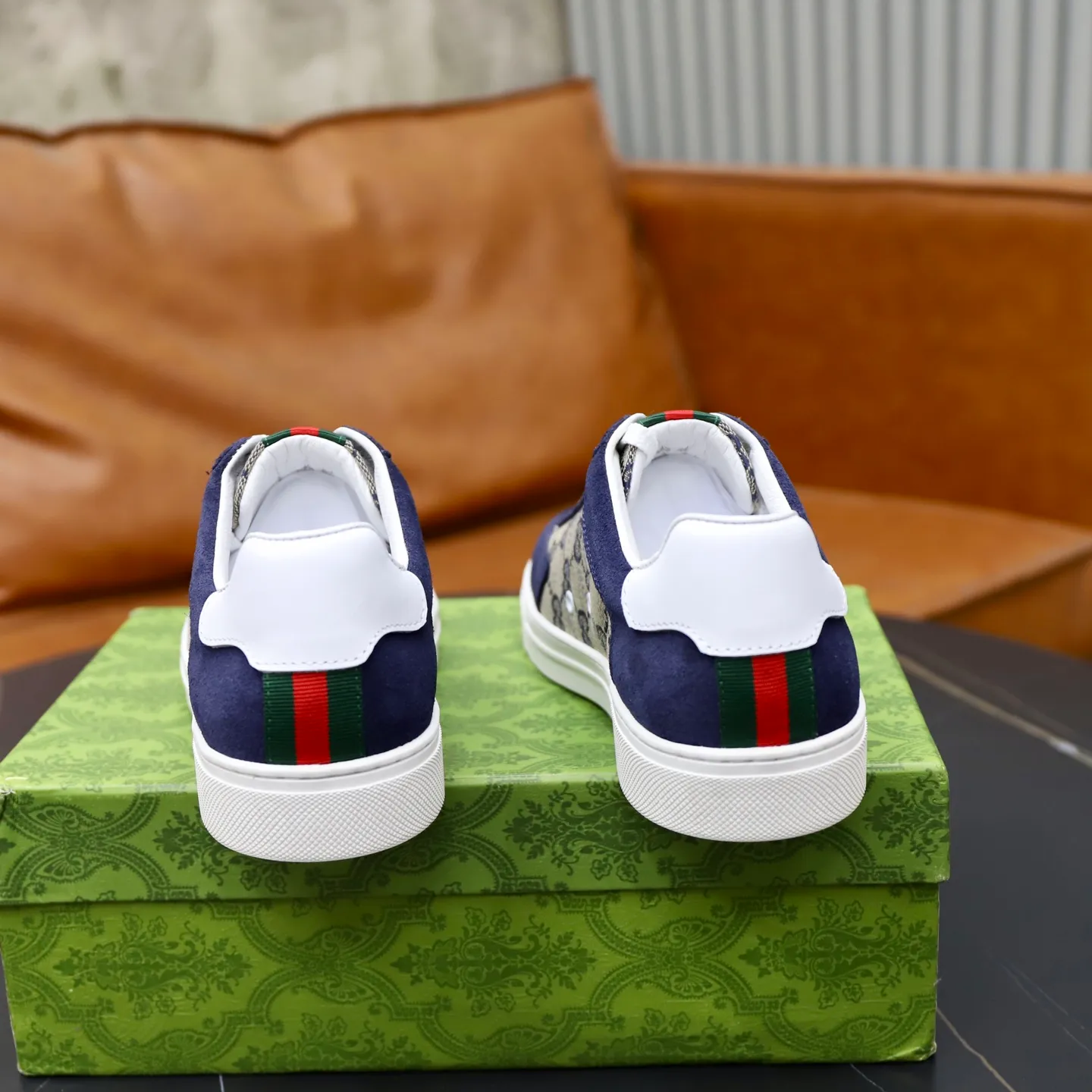 Ex-factory price: 380💰🙅‍♂️🙅‍♂️🙅‍♂️ Brand: Gucci GUCCi Standard code: 38-44 (45 customized) Grade: Same as the official website Material: Original leather splicing Comfortable and breathable sheepskin lining Original wear-resistant outsole Style category: Men's fashionable casual shoes Running sneakers Distinguished luxury brand elements Top luxury Color: actual picture color